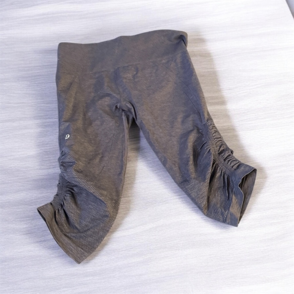 Lululemon athletica Woman’s Charcoal Blue Ruched Capri Leggings